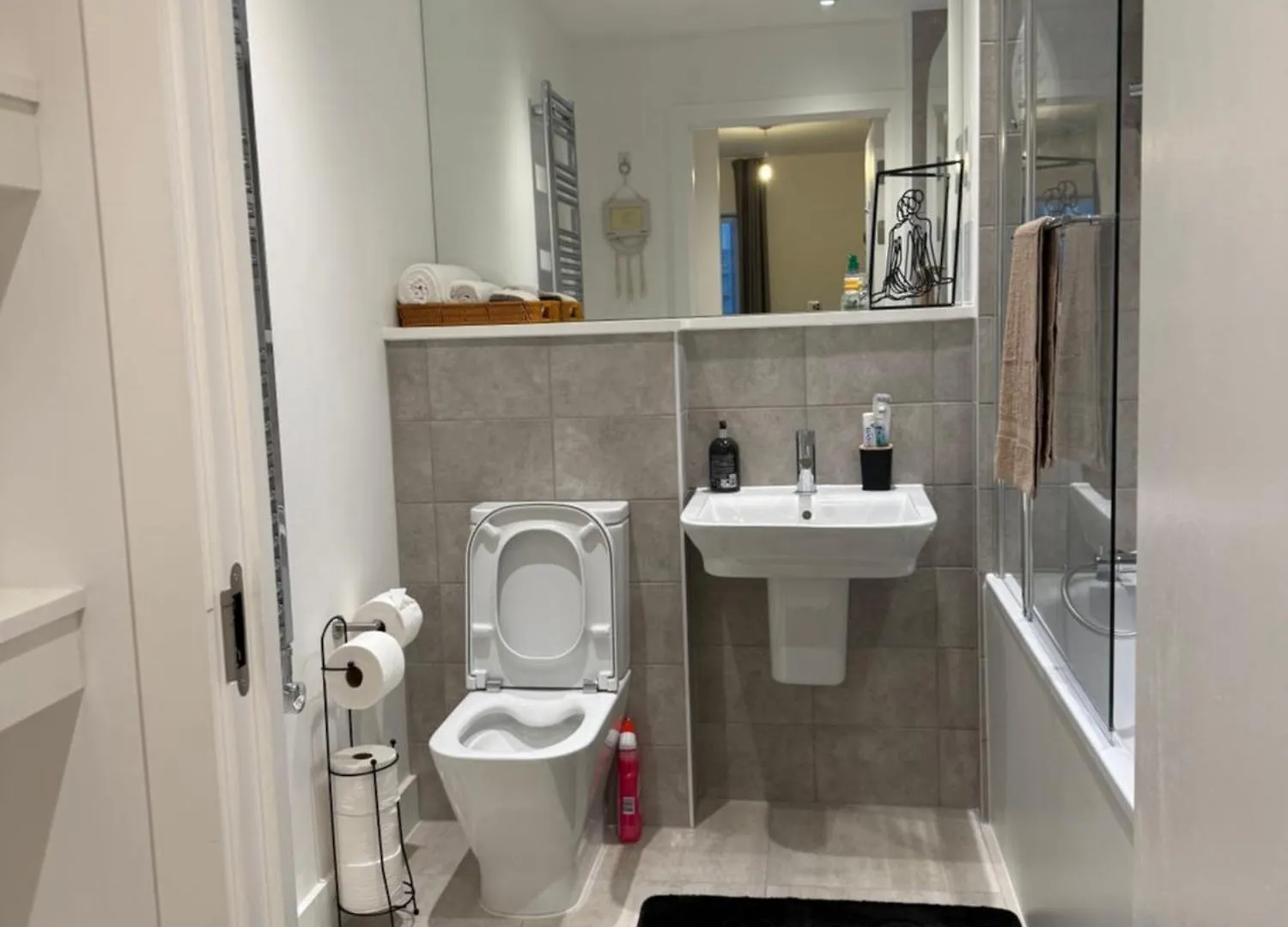 Dynamic Luxury 2 Bedroom Apartment Barking  Barking (Greater London)